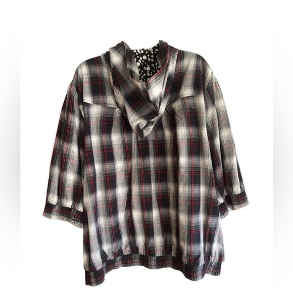 TORRID   - Picture 3 of 7